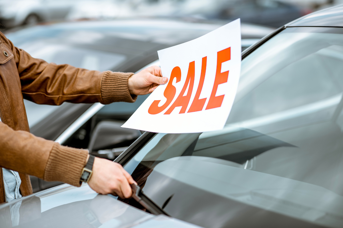 Independent car dealer considers their pricing strategy to improve inventory turn times